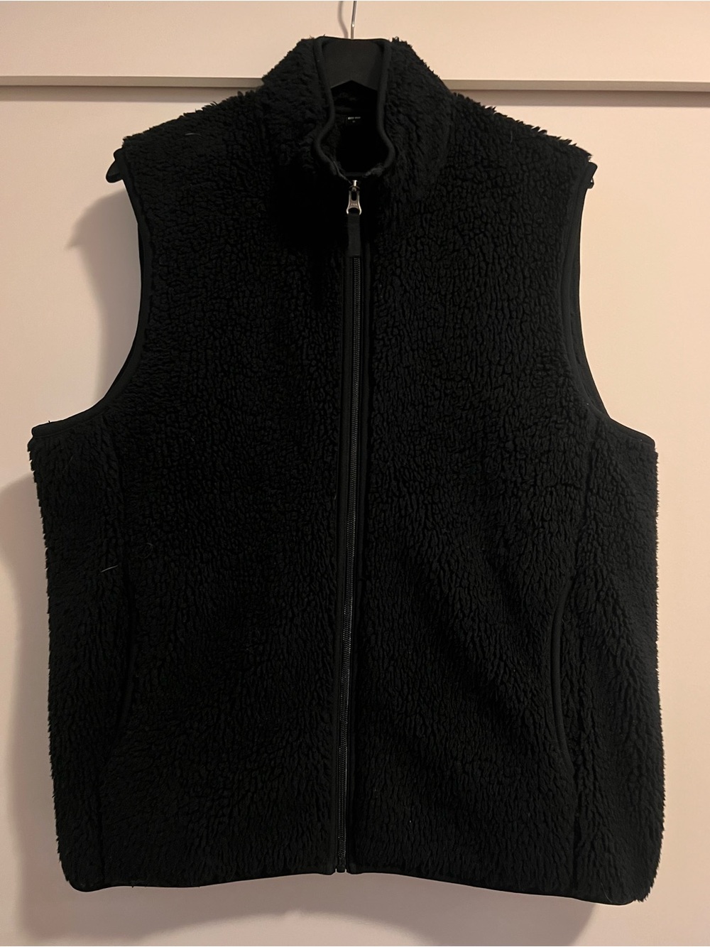 Uniqlo Black Sherpa Vest - M